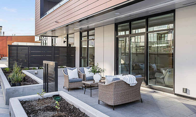 3409 Lakeshore Road ...