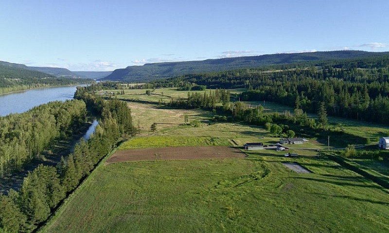 37-Acre Fraser River...