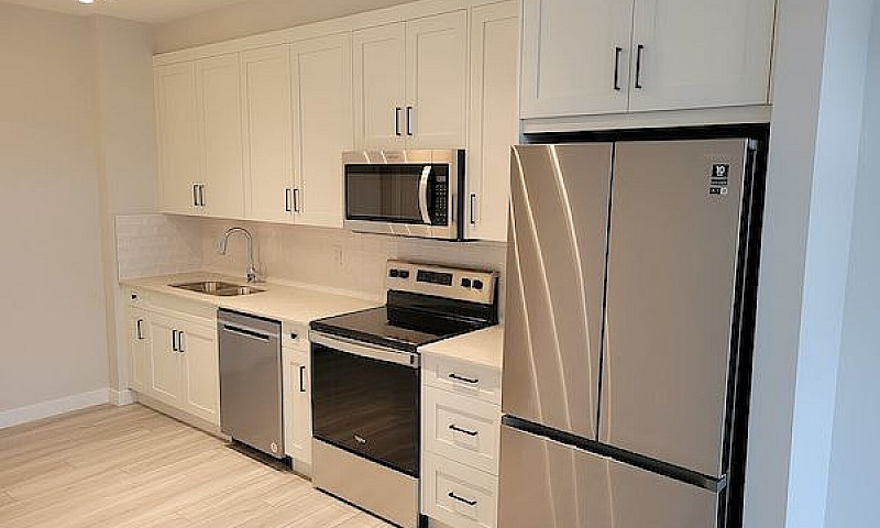 Luxury 1 Bedroom Con...