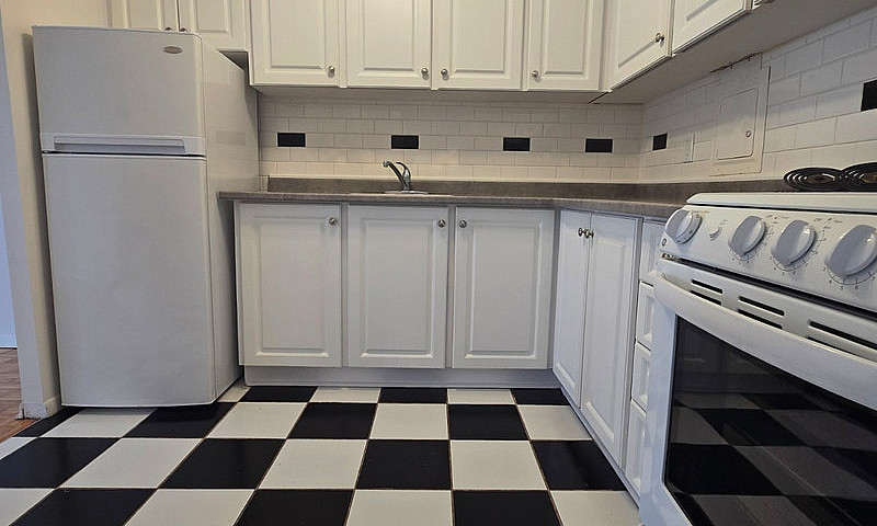 1 Bdrm Apt @ Somerse...