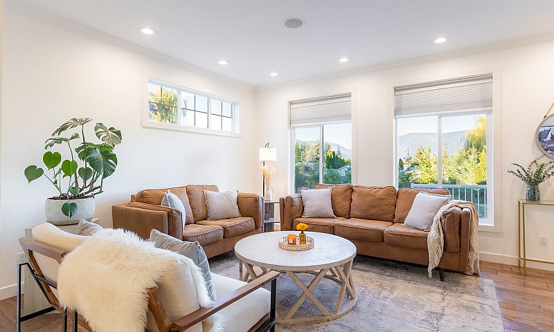 4 Beds 3 Baths - Acr...