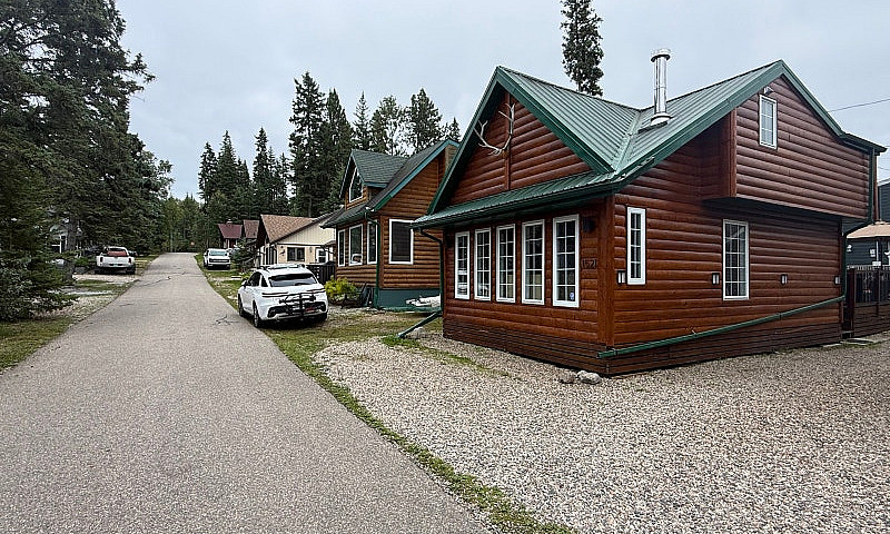 Waskesiu Cabin - For...