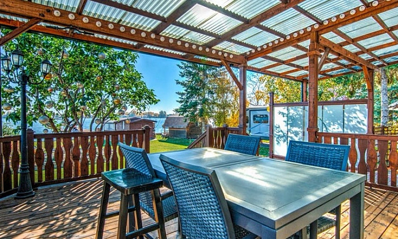 Furnished Lakefront ...