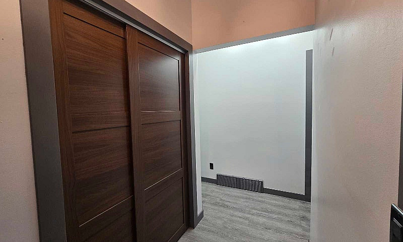 Bright, Spacious & C...