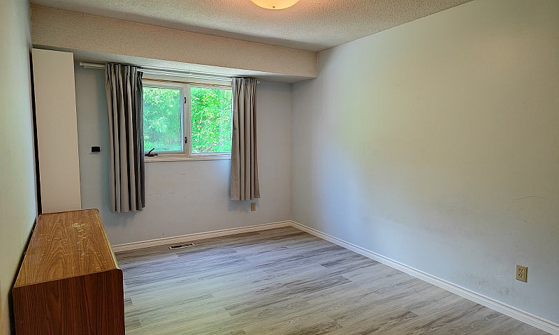 5 Bedroom + Den With...
