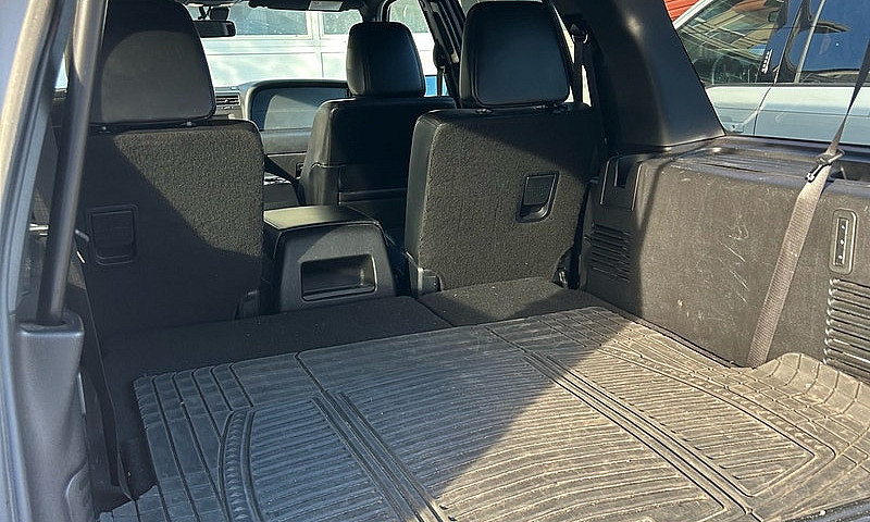 2016 Lincoln Navigat...