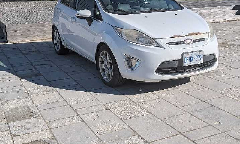 2012 Ford Fiesta Hat...