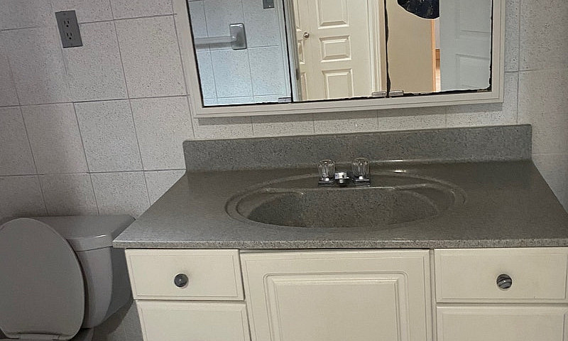 Large 3 Bedroom Apar...