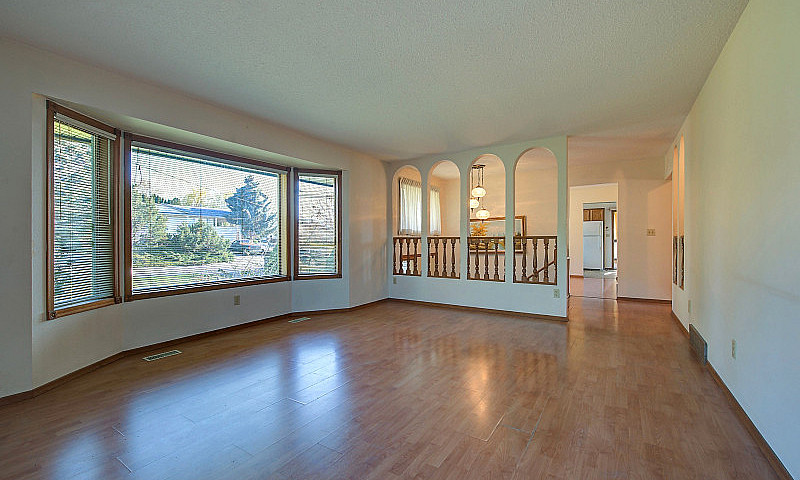 4 Bedroom Bi-Level O...