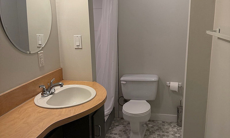2 Bedroom Basement S...