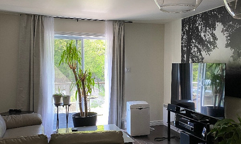 Condo À Louer...
