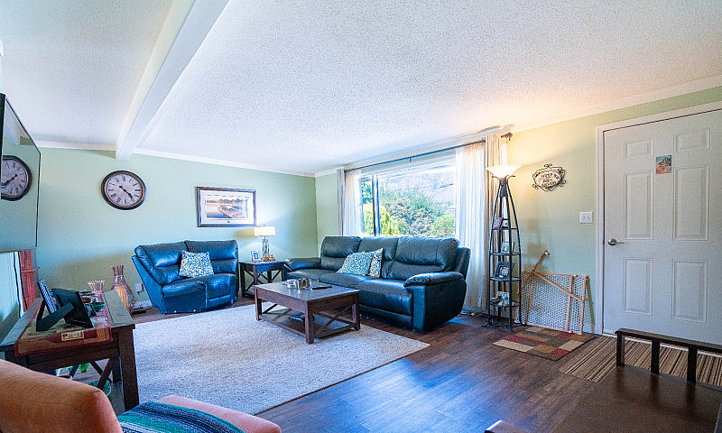 6808 Teal St, Oliver...