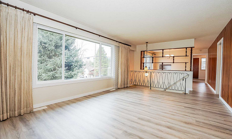 1360 12 Ave Se, Salm...