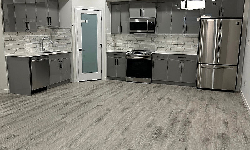 Spacious Modern 900 ...