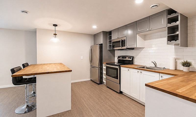 Renovated 2 Bedroom ...