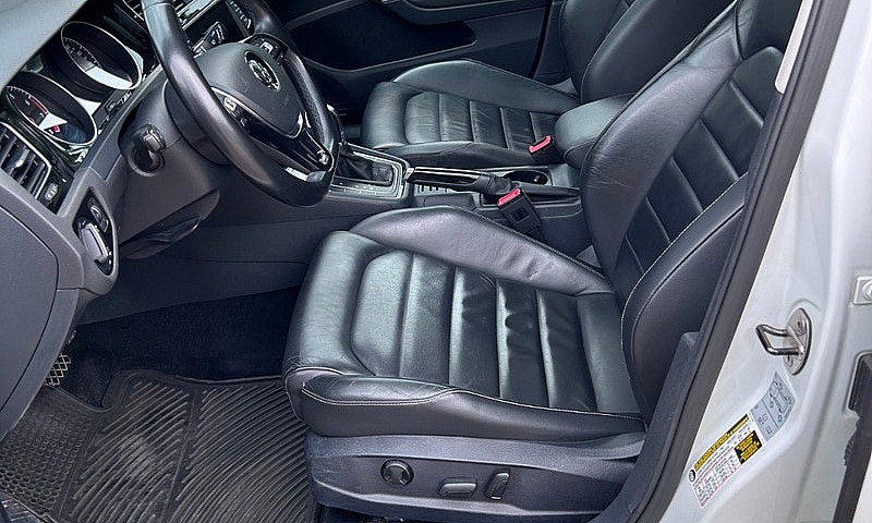 2016 Volkswagen Golf...