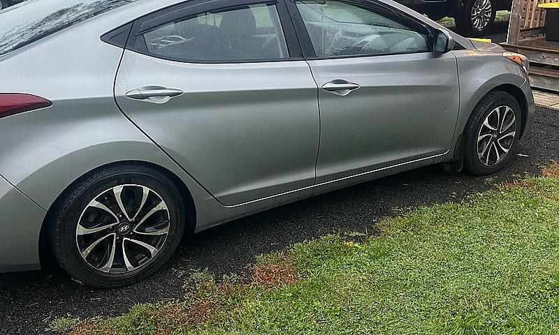 Hyundai Elantra ...