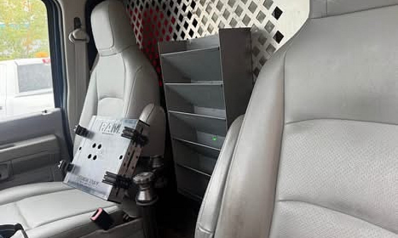 2014 Ford E350 Bucke...