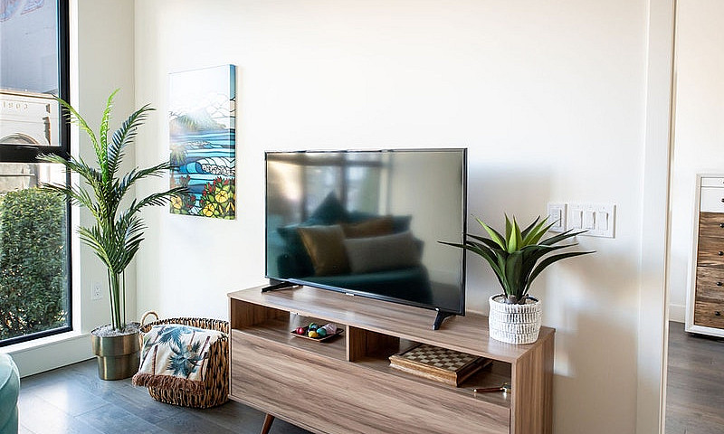 Luxury 1 Bedroom & D...