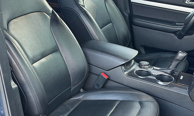 2017 Ford Explorer X...