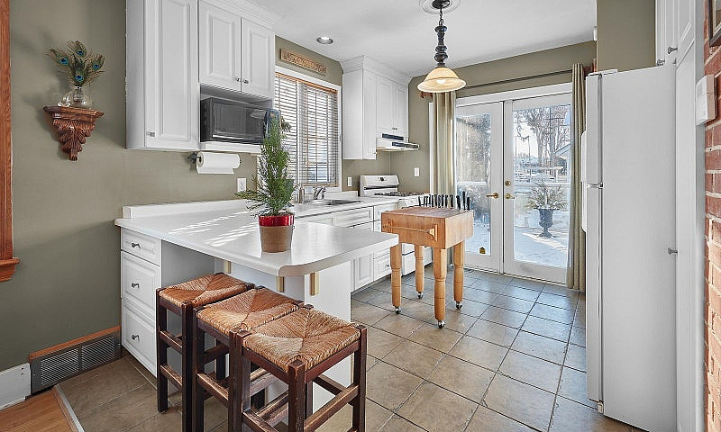 Garneau 2-Bed Main F...