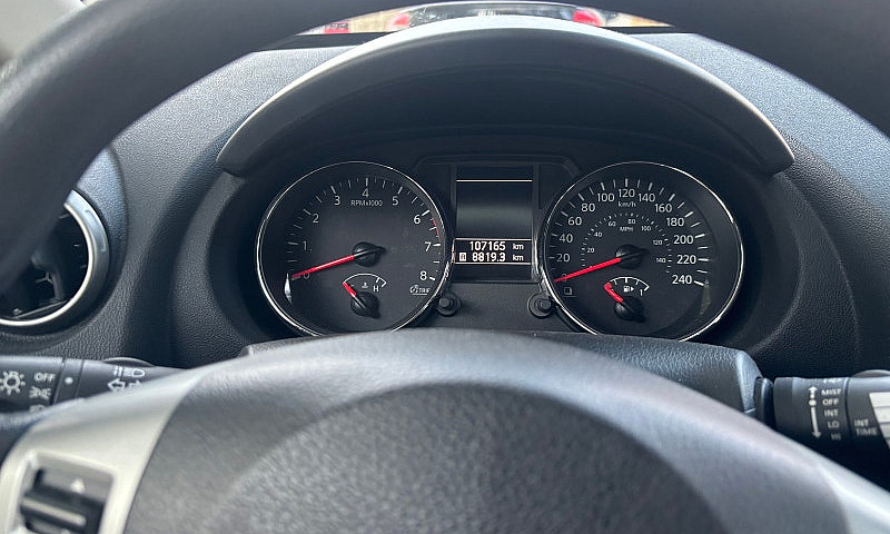 2011 Nissan Rouge Aw...