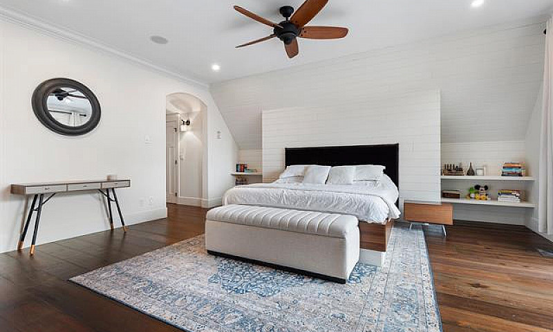 Luxury 4 Bed Home In...