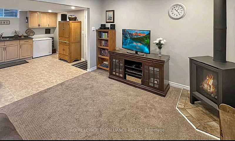 1 Bedroom / 1 Bathr...