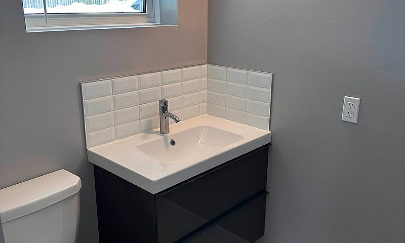 Bright Spacious 1Br ...
