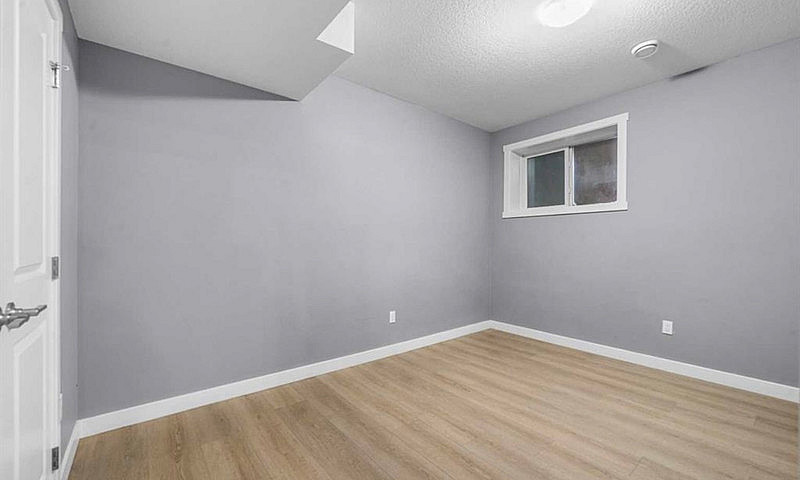 2 Bedroom Basement W...