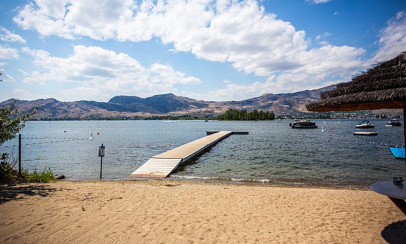 Turn-Key Lakeside Lo...
