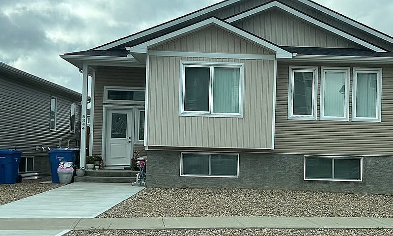 3 Beds 2.5 Baths Hal...