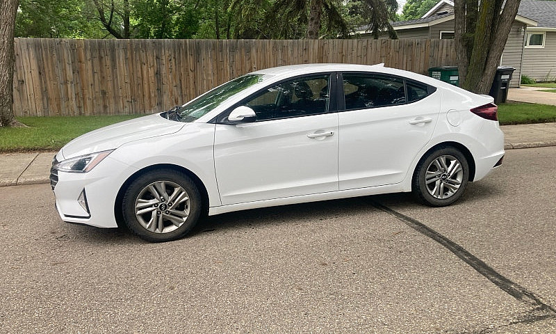 Hyundai Elantra Esse...