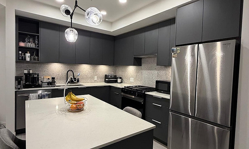 1 Bedroom & 1 Den Co...