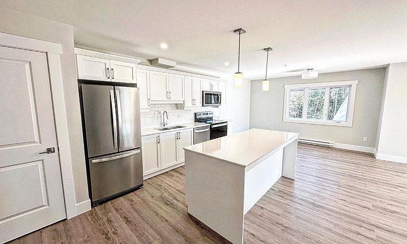 *Brand New* Modern 1...