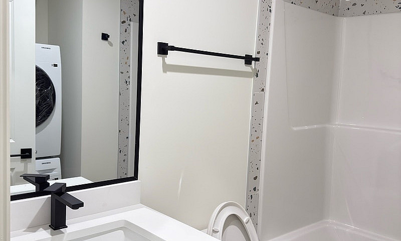 Private 1-Bedroom Su...