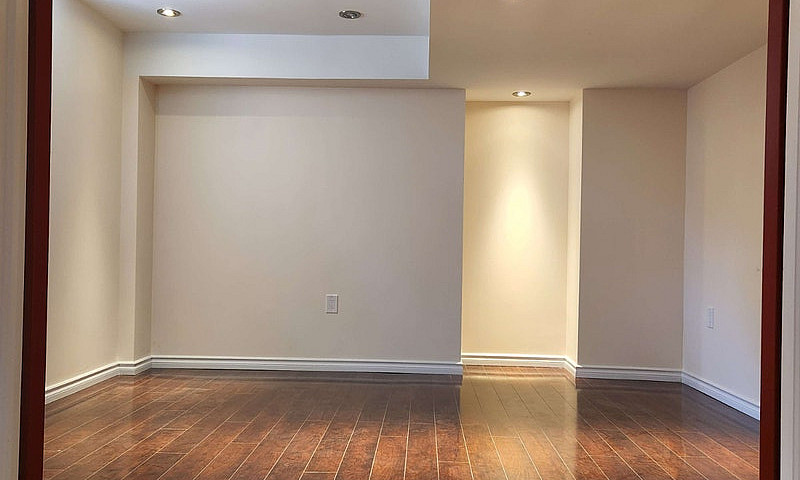 Bright 2-Bedroom Bas...