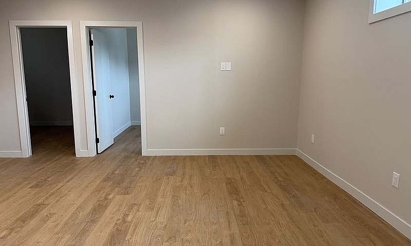 2 Beds 1 Bath Baseme...