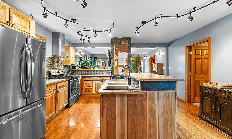 Spacious Updated Hom...
