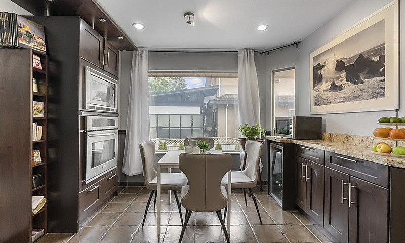 Luxury Fully Furnish...