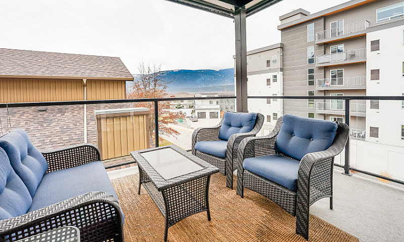 160 Harbourfront Dr,...