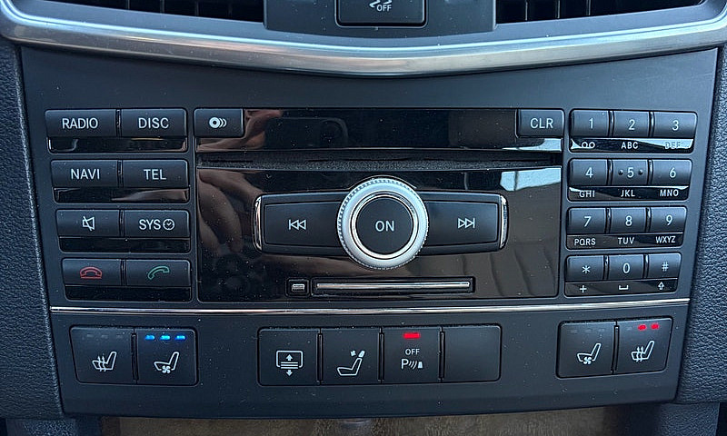 2010 Mercedes Benz E...