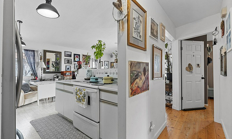 Lakeshore Retreat In...