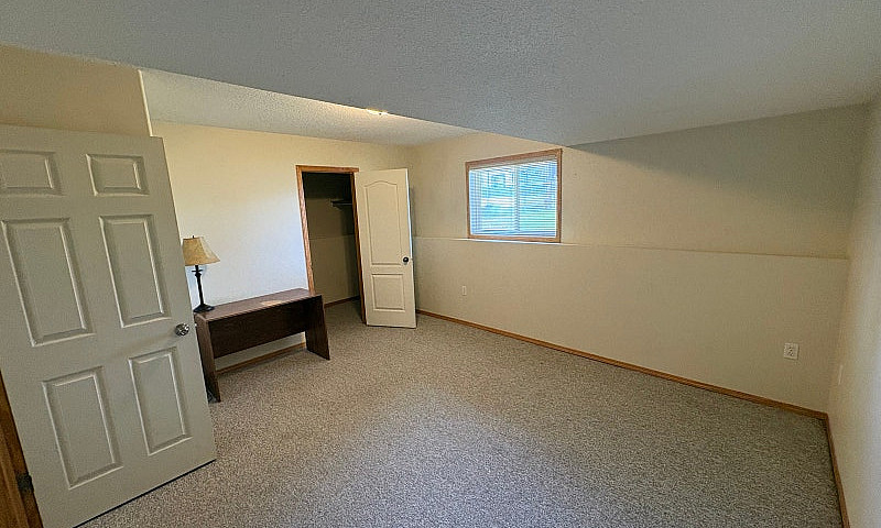 4 Bedrooms, 2 Bathro...
