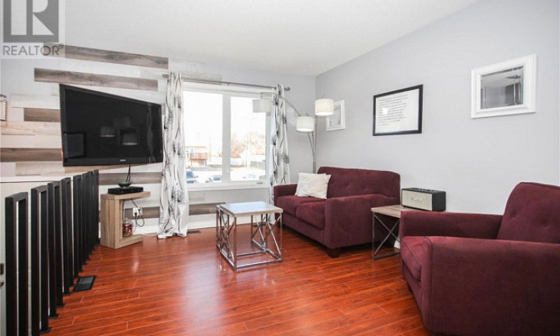 Townhouse Private Sa...