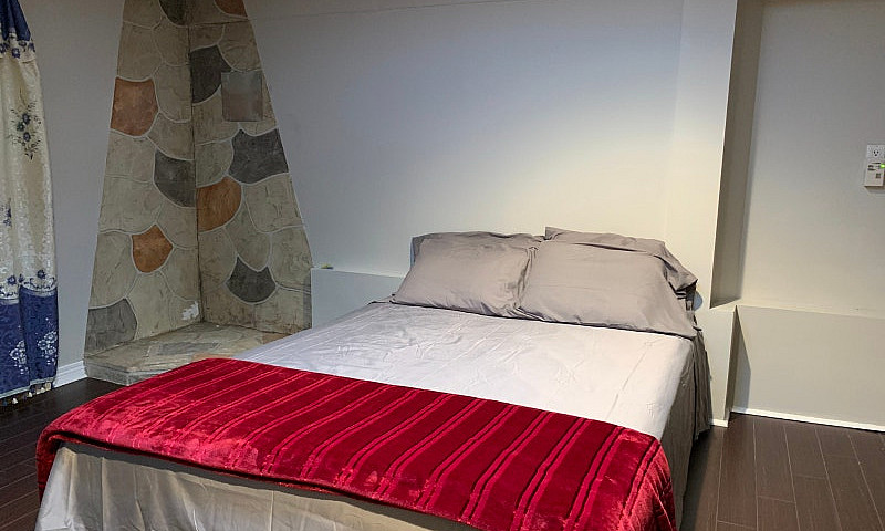 Bachelor Apartment N...