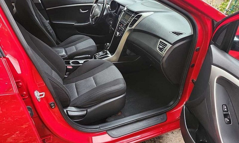 Hyundai Elantra Gt •...