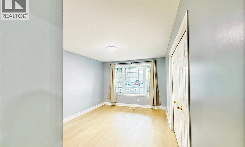 Room For Rent For Co...