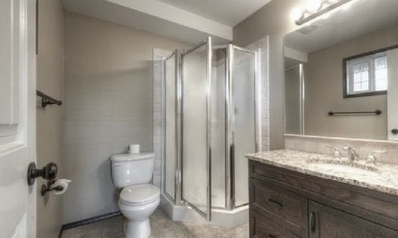 Red Deer Condo… Supe...