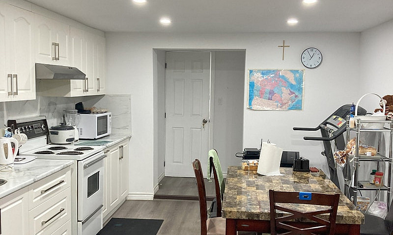 2 Large Bedrooms For...